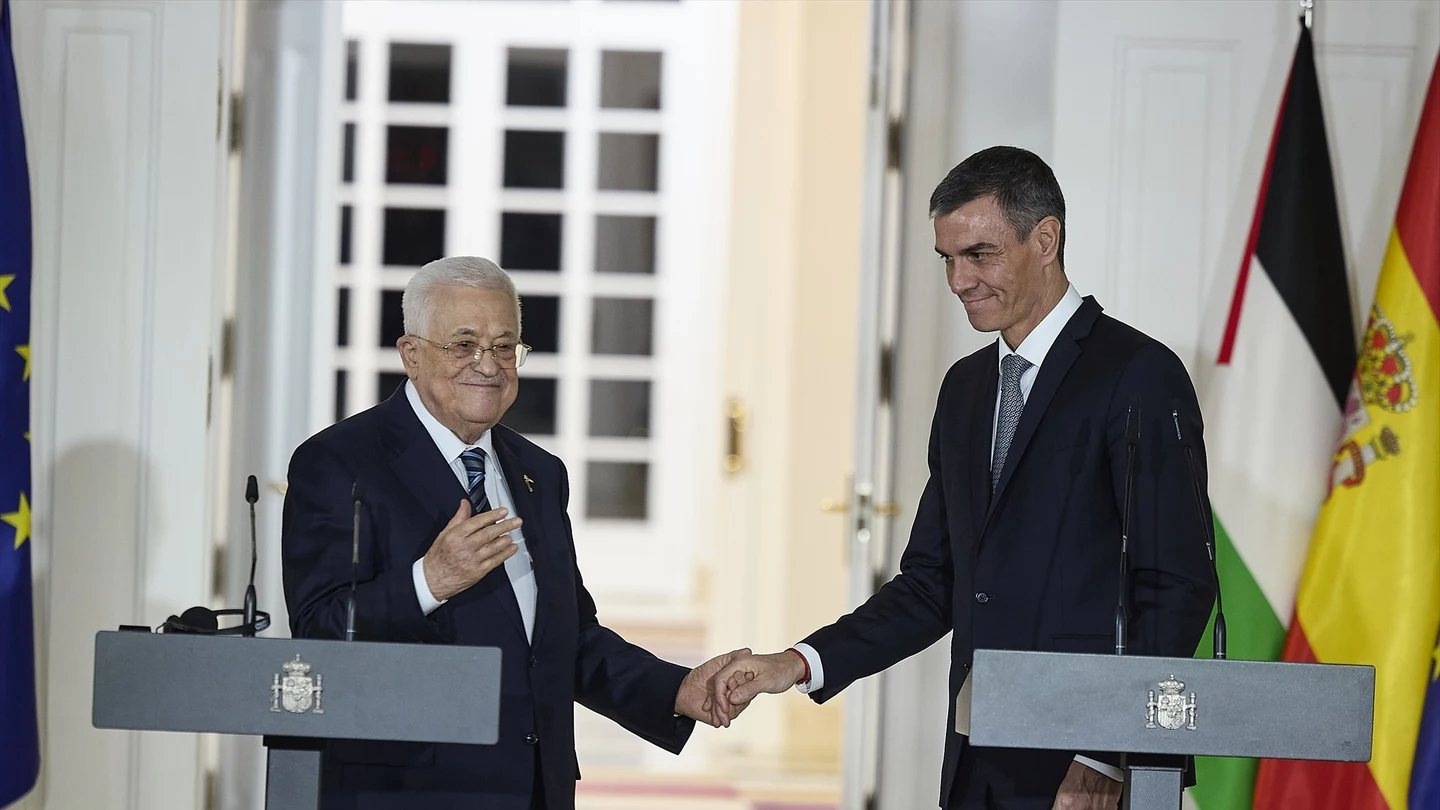 Pedro Sánchez y Mahmudd Abbas durante su encuentro en Moncloa Pedro Sánchez y Mahmudd Abbas durante su encuentro en Moncloa