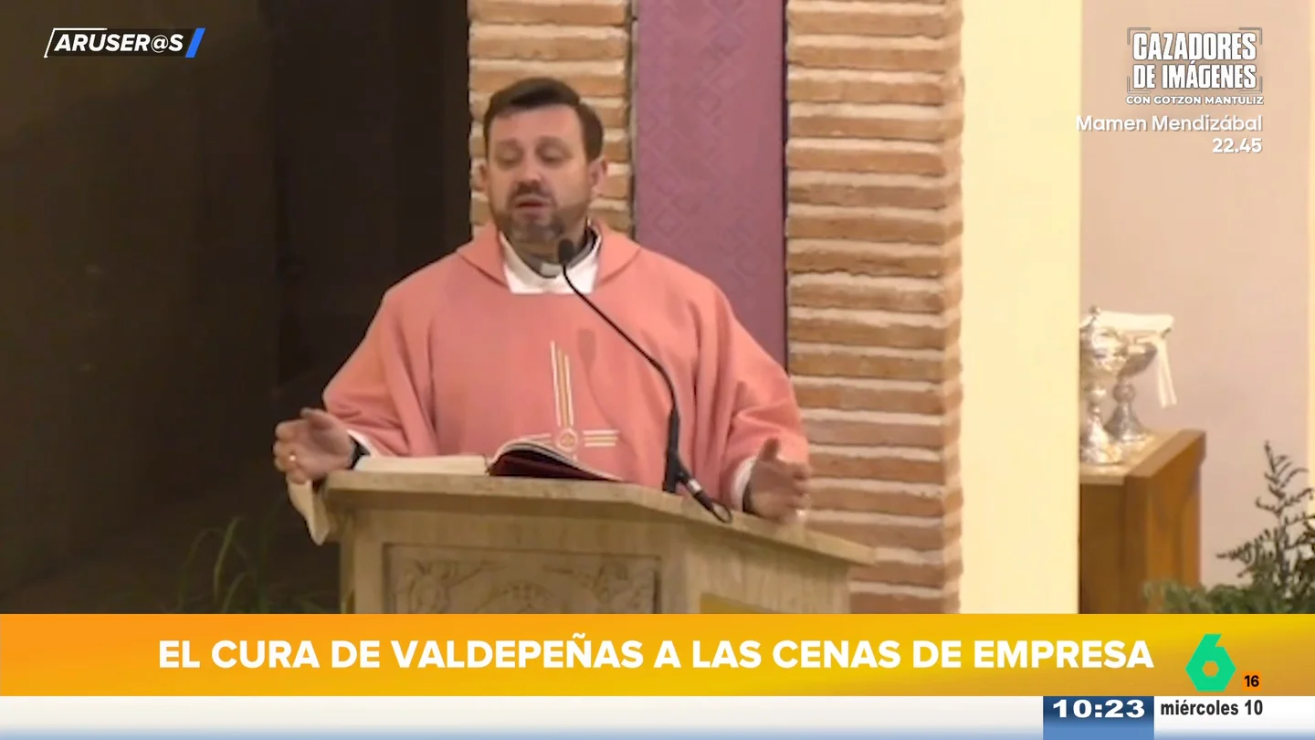 El cura de Valdepeñas desata risas con su 'zasca' a las cenas de empresa: "Siempre hay un compañero que te parece tonto" El cura de Valdepeñas desata risas con su 'zasca' a las cenas de empresa: "Siempre hay un compañero que te parece tonto"