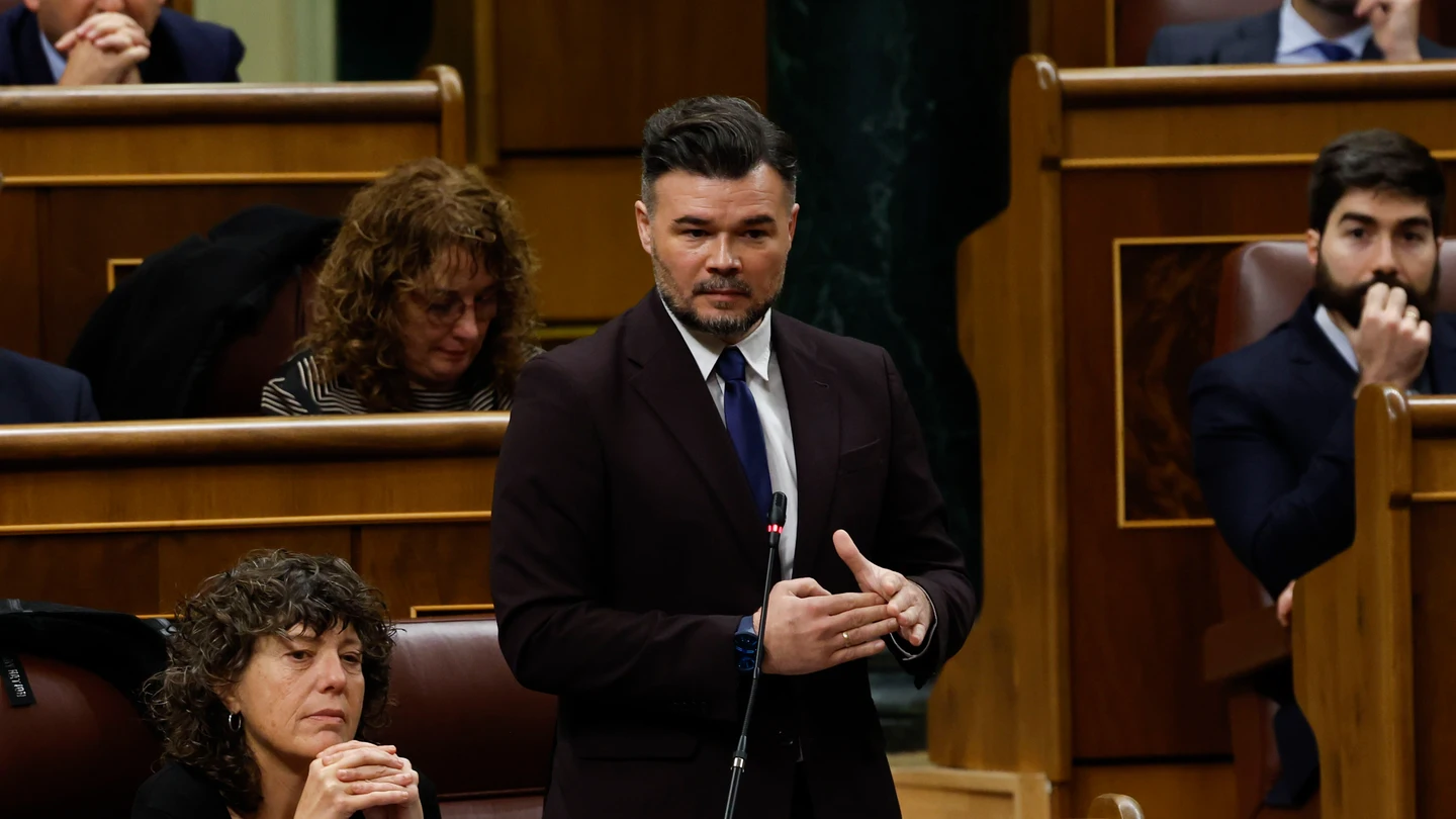 El portavoz de ERC, Gabriel Rufián, interviene durante la sesión de control en el Congreso de los Diputados, este miércoles. El portavoz de ERC, Gabriel Rufián, interviene durante la sesión de control en el Congreso de los Diputados, este miércoles.