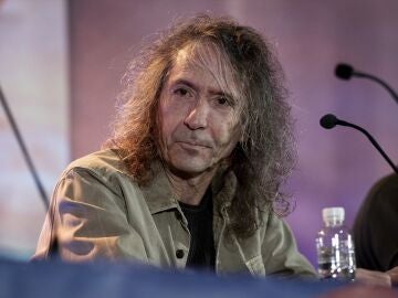 Robe Iniesta durante una rueda de prensa en 2023.