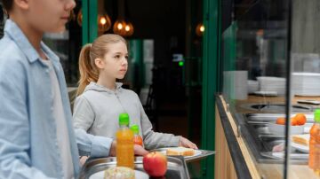 Niños en el comedor