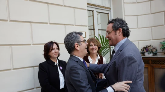 Álvaro García Ortiz saluda al ministro de Justicia, Félix Bolaños, ante la mirada de Teresa Peramato y Dolores Delgado Álvaro García Ortiz saluda al ministro de Justicia, Félix Bolaños, ante la mirada de Teresa Peramato y Dolores Delgado