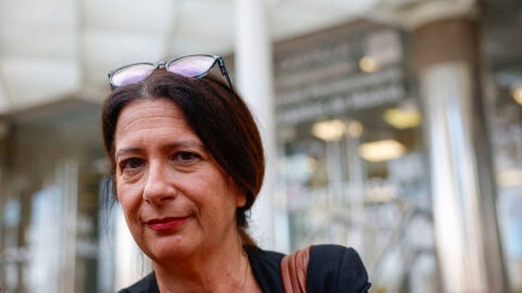Leire D&iacute;ez, exmilitante del PSOE, a las puertas de los Juzgados de Plaza de Castilla en una imagen de archivo. EFE/Mariscal