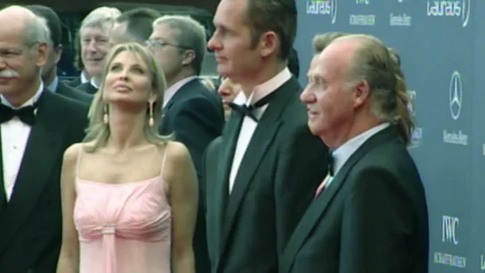 Cuando el rey Juan Carlos contó al rey Felipe y a Rajoy que se divorciaría de Sofía para casarse con Corinna: "La reina lo pasó muy mal" Cuando el rey Juan Carlos contó al rey Felipe y a Rajoy que se divorciaría de Sofía para casarse con Corinna: "La reina lo pasó muy mal"