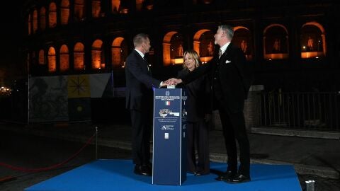 Coliseo de Roma iluminado para celebrar que la cocina italiana es Patrimonio de la Humanidad