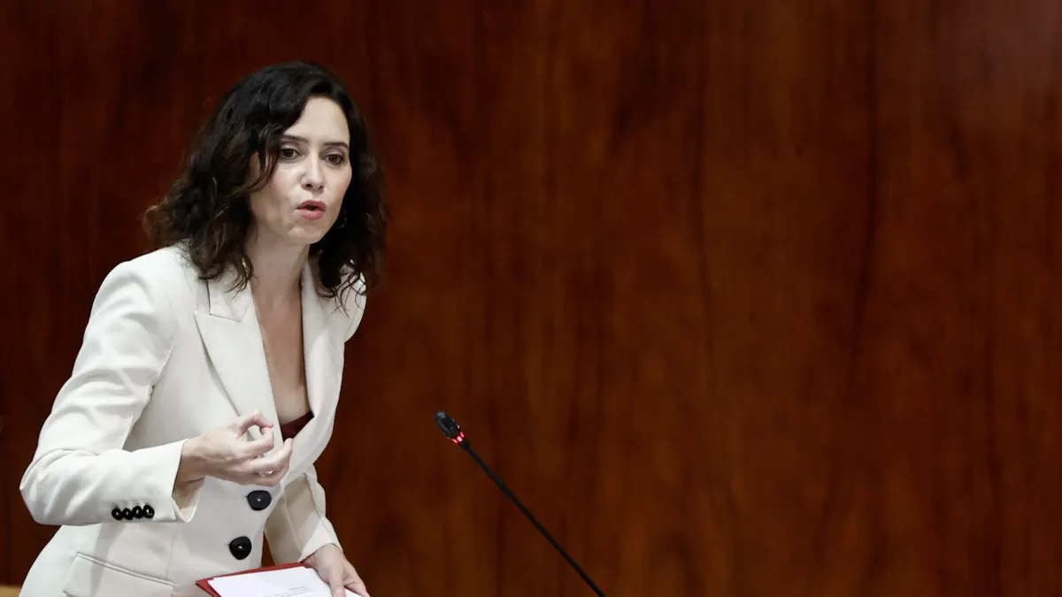 Ayuso carga contra el PSOE y se pregunta si el sucesor de Sánchez será el actor porno "Rocco Siffredi"