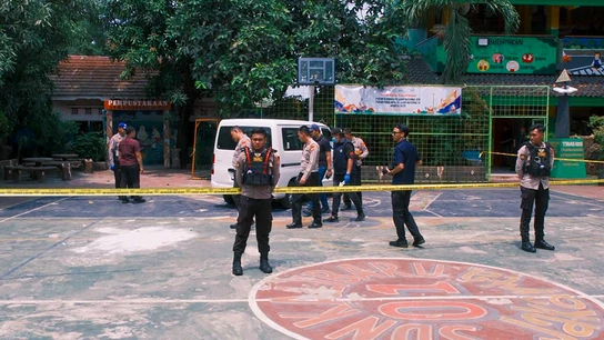 Al menos 20 niños heridos en un atropello durante el reparto de comidas en una escuela de Indonesia Al menos 20 niños heridos en un atropello durante el reparto de comidas en una escuela de Indonesia