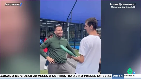 El vídeo viral de Miguel Ángel Silvestre y Álex Roca jugando al pádel El vídeo viral de Miguel Ángel Silvestre y Álex Roca jugando al pádel