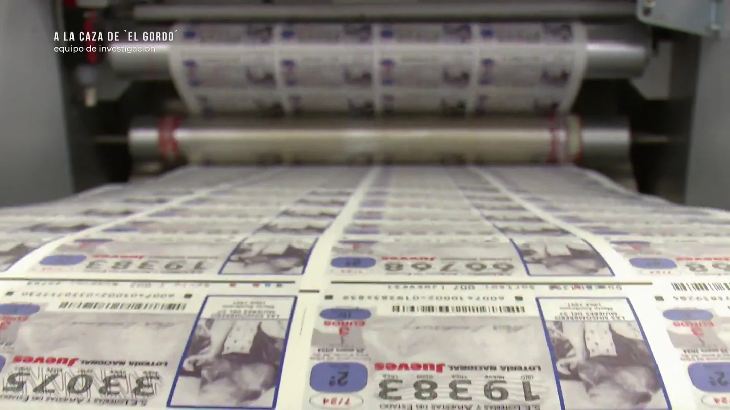 Los secretos de la Lotería de Navidad: así fabrican el décimo 25 operarios a 3 turnos durante 3 meses Los secretos de la Lotería de Navidad: así fabrican el décimo 25 operarios a 3 turnos durante 3 meses