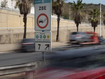 Señales de tráfico en tiempos de coches híbridos y eléctricos: ¿Qué significan las nuevas S-105 y R-120? Señales de tráfico en tiempos de coches híbridos y eléctricos: ¿Qué significan las nuevas S-105 y R-120?