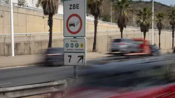 Señales de tráfico en tiempos de coches híbridos y eléctricos: ¿Qué significan las nuevas S-105 y R-120? Señales de tráfico en tiempos de coches híbridos y eléctricos: ¿Qué significan las nuevas S-105 y R-120?