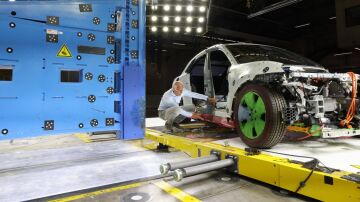 Simon Maurer, responsable del sistema de seguridad del Porsche Cayenne y el Macan.