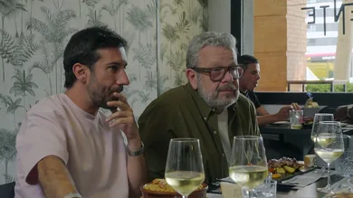 Chicote viaja a Sevilla para vivir la batalla de restaurantes por servir la mejor tapa de la ciudad. Chicote viaja a Sevilla para vivir la batalla de restaurantes por servir la mejor tapa de la ciudad.