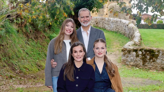 Imagen con la que la familia real felicita la Navidad a los españoles. Imagen con la que la familia real felicita la Navidad a los españoles.