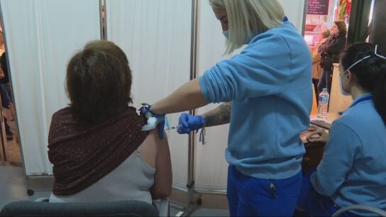 La gripe se dispara en Espa&ntilde;a: los casos crecen un 103% y las autoridades sanitarias recomiendan la vacunaci&oacute;n