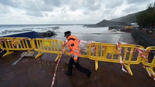 Las Islas Canarias, en alerta por Emilia Las Islas Canarias, en alerta por Emilia