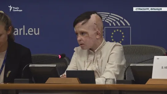 La historia de Roman, el niño ucraniano que ha estremecido al Parlamento Europeo: "Estaba con mi madre y cayeron tres misiles" La historia de Roman, el niño ucraniano que ha estremecido al Parlamento Europeo: "Estaba con mi madre y cayeron tres misiles"