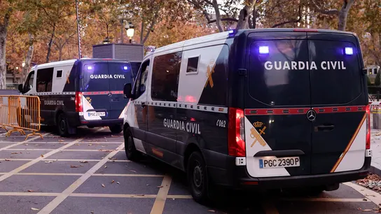 Dos furgones entran en el garaje de la Audiencia Nacional. Dos furgones entran en el garaje de la Audiencia Nacional.