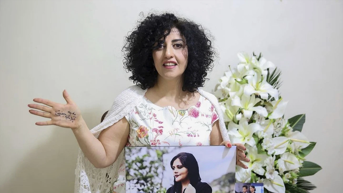 La premio Nobel de la Paz Narges Mohammadi. La premio Nobel de la Paz Narges Mohammadi.