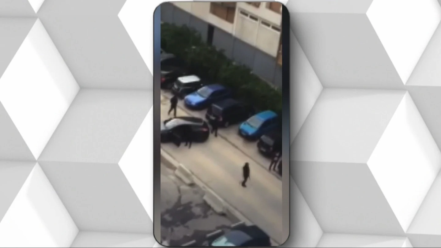 El narcotráfico en Marsella cambia de cara: las bandas criminales reclutan a menores como mensajeros de droga o incluso como sicarios El narcotráfico en Marsella cambia de cara: las bandas criminales reclutan a menores como mensajeros de droga o incluso como sicarios