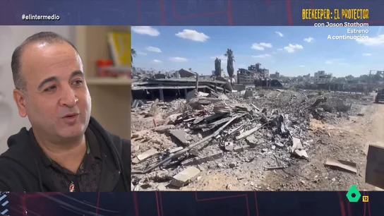 Refaat Alathamna, médico, denuncia que, a pesar del acuerdo de paz, "todavía muere gente en Gaza": "En vez de 100 matan a 10" Andrea Ropero entrevista a Refaat Alathamna, un médico gazatí que se ha refugiado en España, y que en este vídeo explica cómo dos meses después del acuerdo de paz, la situación crítica de los gazatíes apenas ha cambiado.