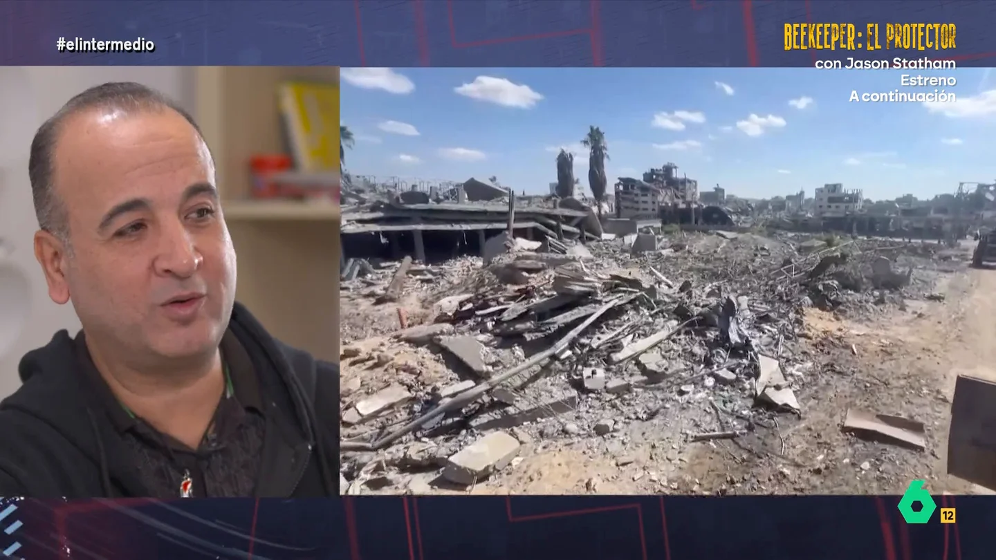 Refaat Alathamna, médico, denuncia que, a pesar del acuerdo de paz, "todavía muere gente en Gaza": "En vez de 100 matan a 10" Andrea Ropero entrevista a Refaat Alathamna, un médico gazatí que se ha refugiado en España, y que en este vídeo explica cómo dos meses después del acuerdo de paz, la situación crítica de los gazatíes apenas ha cambiado.