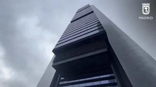 Un incendio en un transformador eléctrico provoca el desalojo de la torre Foster de la Castellana en Madrid Un incendio en un transformador eléctrico provoca el desalojo de la torre Foster de la Castellana en Madrid