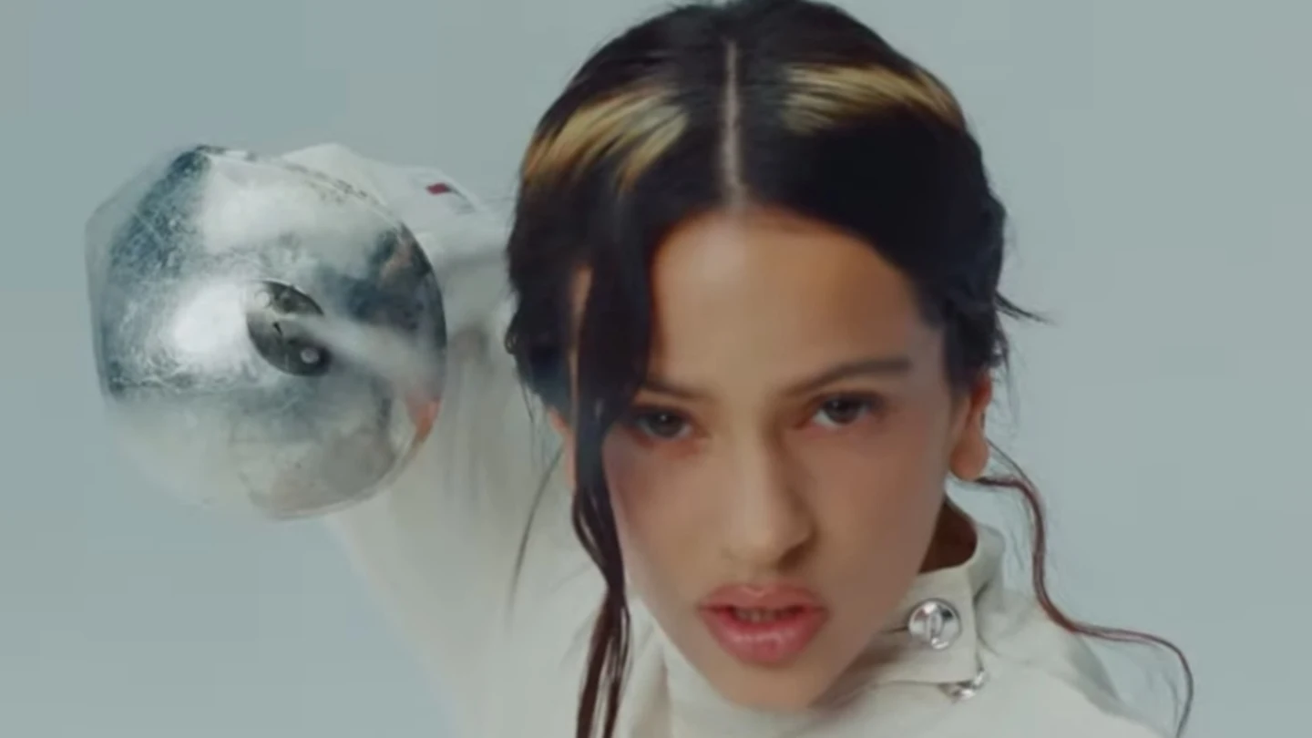Rosalía estrena el videoclip de 'La Perla', una de las canciones más escuchadas de 'Lux' desde su lanzamiento Rosalía estrena el videoclip de 'La Perla', una de las canciones más escuchadas de 'Lux' desde su lanzamiento