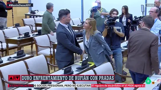 Rufián niega beso a Pradas Rufián niega beso a Pradas