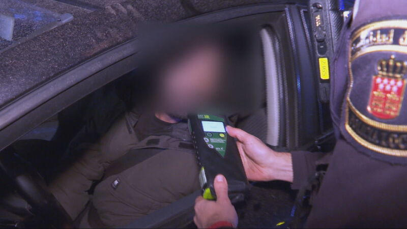 Imagen de un control de alcoholemia realizado por la Polic&iacute;a Local de Alcal&aacute; de Henares