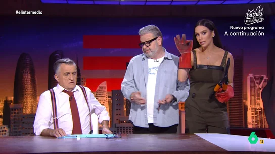 Cristina Pedroche y Alberto Chicote irrumpen en El Intermedio para anunciar que están preparando "la Superbowl de las campanadas" Cristina Pedroche y Alberto Chicote irrumpen en El Intermedio para anunciar que están preparando "la Superbowl de las campanadas"