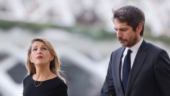 La vicepresidenta segunda y ministra de Trabajo, Yolanda D&iacute;az, y el ministro de Cultura, Ernest Urtasun, en el homenaje a las v&iacute;ctimas de la DANA