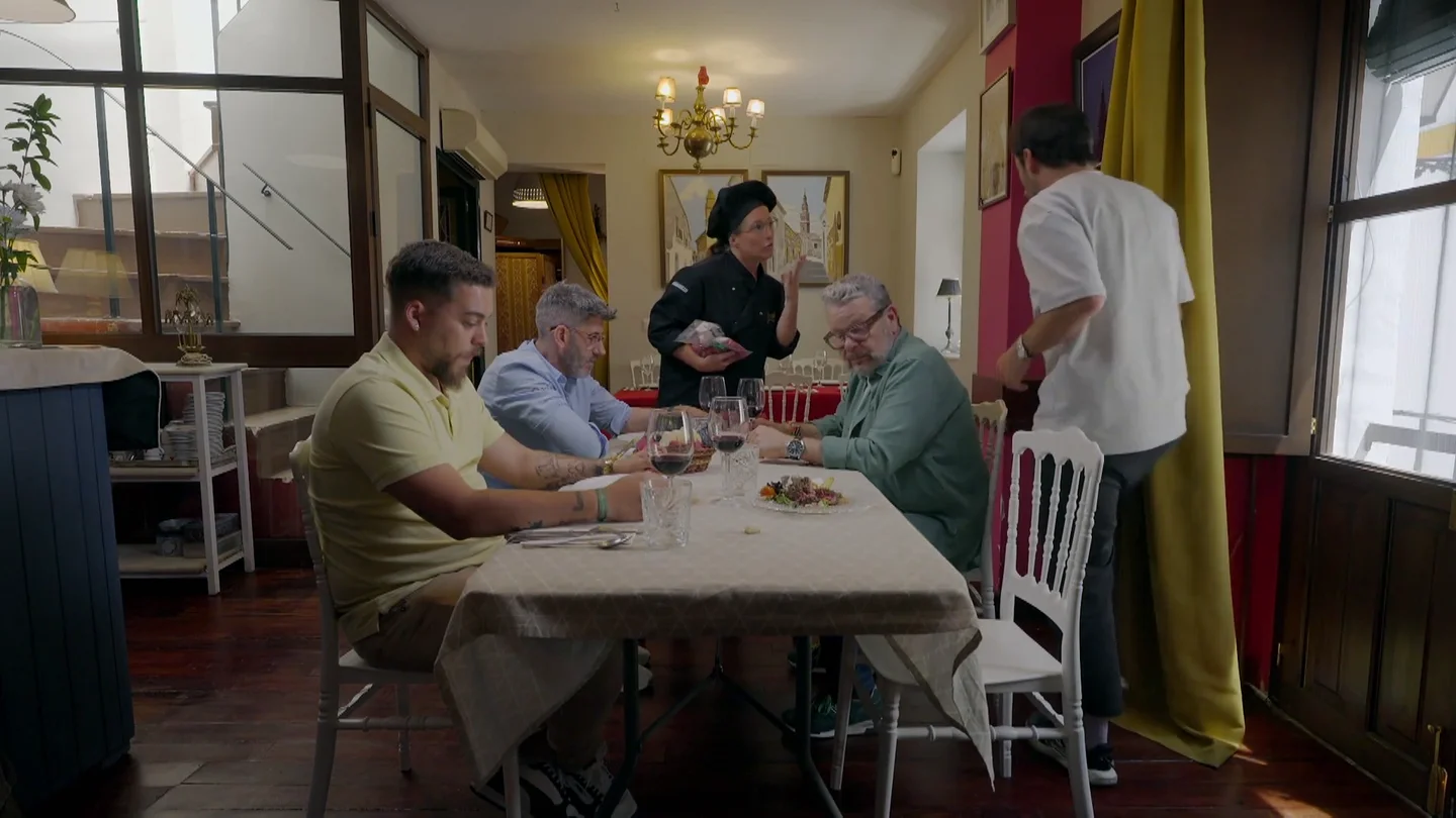 Un hostelero estalla y abandona la grabación de Batalla de restaurantes tras discutir con una concursante delante de Chicote Un hostelero estalla y abandona la grabación de Batalla de restaurantes tras discutir con una concursante delante de Chicote