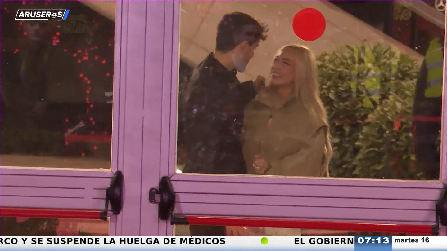 El vídeo de la complicidad de Ana Mena y Óscar Casas tras cantar en Starlight Madrid El vídeo de la complicidad de Ana Mena y Óscar Casas tras cantar en Starlight Madrid