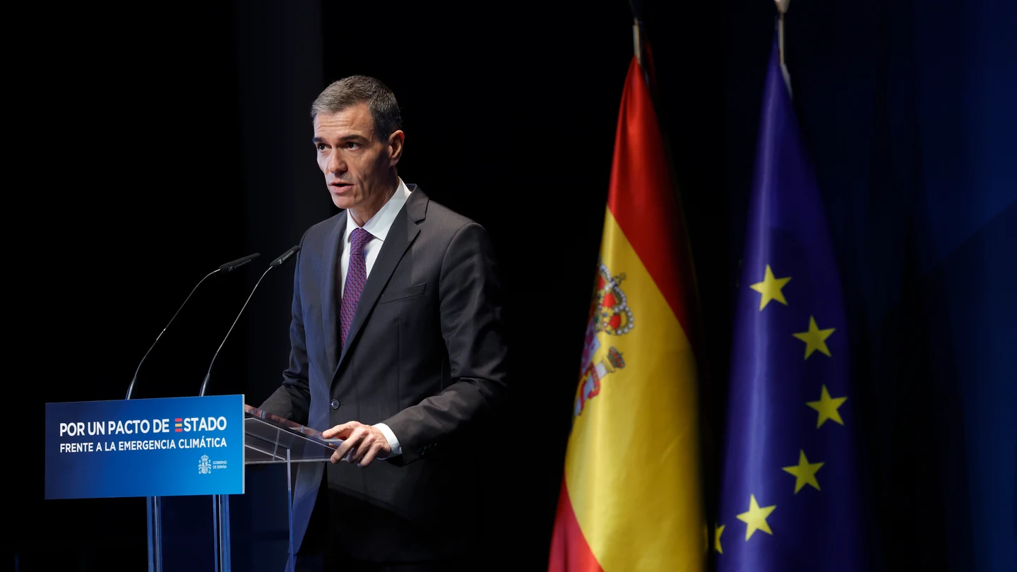 El presidente del Gobierno, Pedro Sánchez, durante el acto 'Avanzando en el pacto de Estado frente a la emergencia climática' El presidente del Gobierno, Pedro Sánchez, durante el acto 'Avanzando en el pacto de Estado frente a la emergencia climática'