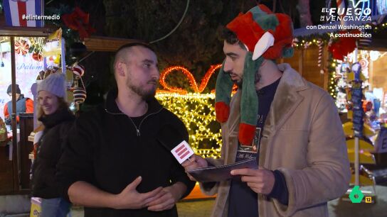 El reportero se ha convertido en el duende de la Navidad para saber si la gente ha sido buena este a&ntilde;o o tiene maldades que confesar. Adem&aacute;s, tambi&eacute;n les ha hecho un original regalo para celebrar estas fiestas.