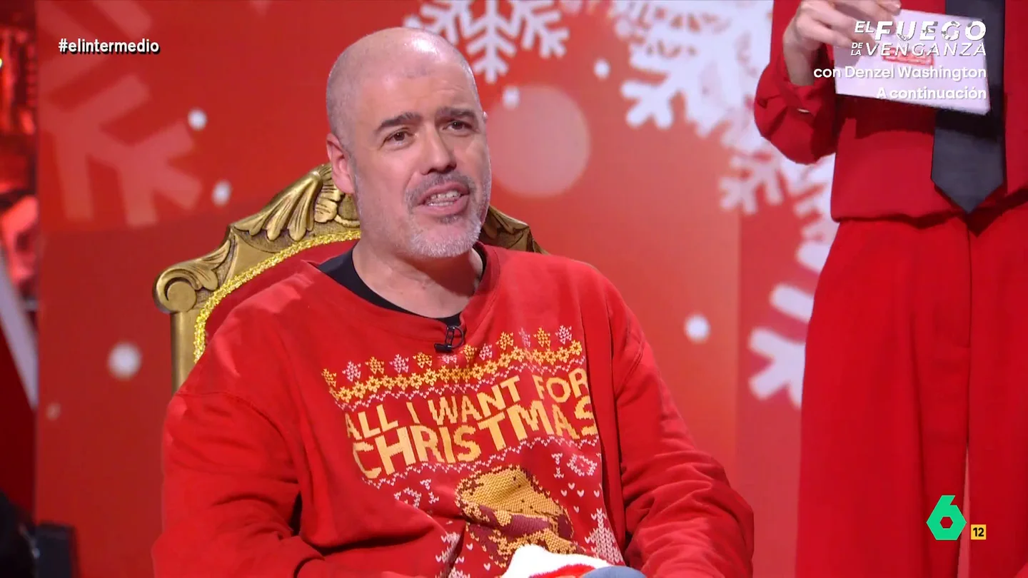 EL INTERMEDIO: Unai Sordo se convierte en Papá Noel: "¿Estáis afiliados? Os he traído fichas" EL INTERMEDIO: Unai Sordo se convierte en Papá Noel: "¿Estáis afiliados? Os he traído fichas"