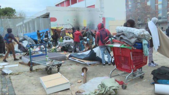 Migrantes desalojados en Badalona.