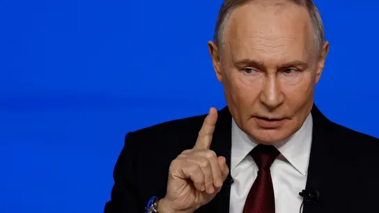El presidente ruso, Vladímir Putin, responde preguntas durante su conferencia de prensa anual en directo, en Moscú, este viernes. El presidente ruso, Vladímir Putin, responde preguntas durante su conferencia de prensa anual en directo, en Moscú, este viernes.