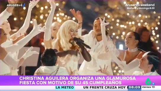 Christina Aguilera lanza por sus 45 años 'Christmas in Paris': el vídeo de sus conciertos exclusivos frente a Torre Eiffel Christina Aguilera lanza por sus 45 años 'Christmas in Paris': el vídeo de sus conciertos exclusivos frente a Torre Eiffel