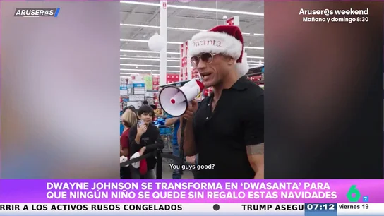 Dwayne Johnson se convierte en DwaSanta en un supermercado para repartir regalos a niños en Navidad Dwayne Johnson se convierte en DwaSanta en un supermercado para repartir regalos a niños en Navidad