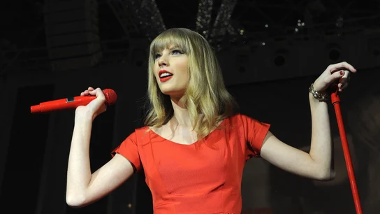 Taylor Swift en un encendido navideño de 2012 Taylor Swift en un encendido navideño de 2012