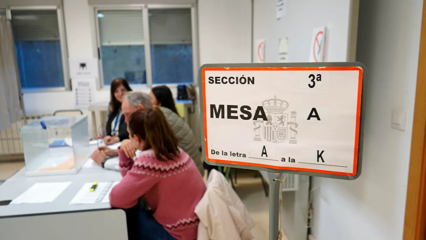 Detalle de una mesa electoral en un colegio en Plasencia Detalle de una mesa electoral en un colegio en Plasencia