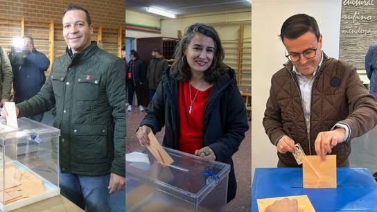 Óscar Fernández (Vox), Irene de Miguel (Unidas por Extremadura) y Miguel Ángel Gallardo (PSOE) ejercen su derecho a voto Óscar Fernández (Vox), Irene de Miguel (Unidas por Extremadura) y Miguel Ángel Gallardo (PSOE) ejercen su derecho a voto