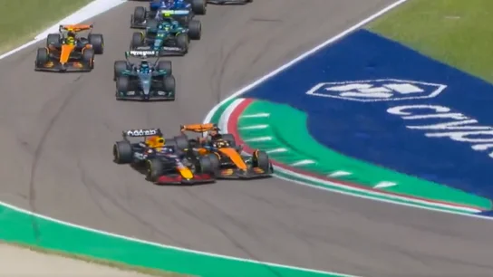 Adelantamiento Verstappen a Piastri GP Imola Adelantamiento Verstappen a Piastri GP Imola