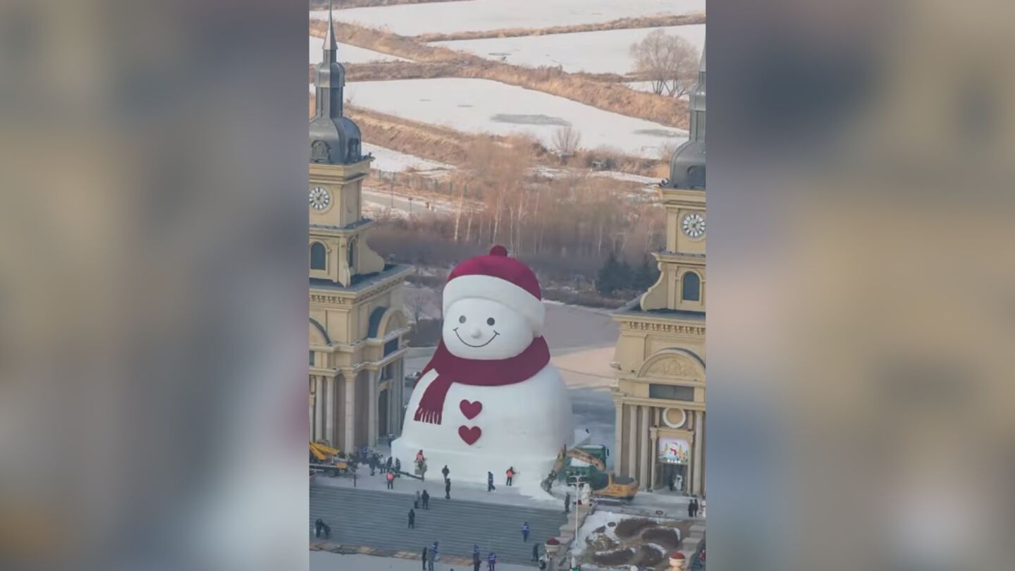 El mu&ntilde;eco de nieve m&aacute;s grande del mundo en Harbin