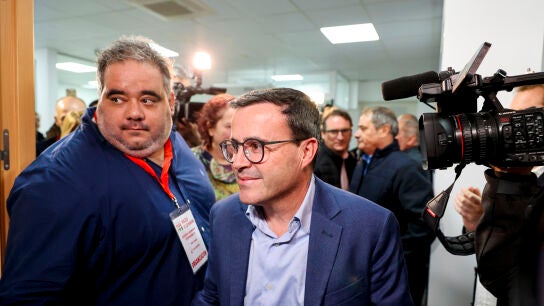 El candidato socialista a la presidencia de la Junta de Extremadura Miguel &Aacute;ngel Gallardo durante su comparecencia tras conocer los resultados electorales extreme&ntilde;os