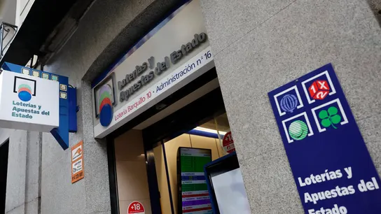 Administración de loterías de la calle Barquillo, en Madrid, donde se ha vendido íntegramente el 70.048, el segundo premio del Sorteo Extraordinario de la Lotería de Navidad. Fachada de la administración de loterías de la calle Barquillo, en Madrid, donde se ha vendido íntegramente el 70.048, el segundo premio del Sorteo Extraordinario de la Lotería de Navidad.
