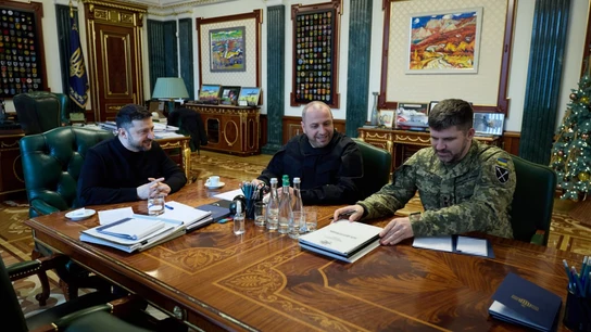 El presidente ucraniano, Volodímir Zelenski, se reúne este martes en Kyiv tras las últimas negociaciones con Estados Unidos para una paz en Ucrania. El presidente ucraniano, Volodímir Zelenski, se reúne este martes en Kyiv tras las últimas negociaciones con Estados Unidos para una paz en Ucrania.