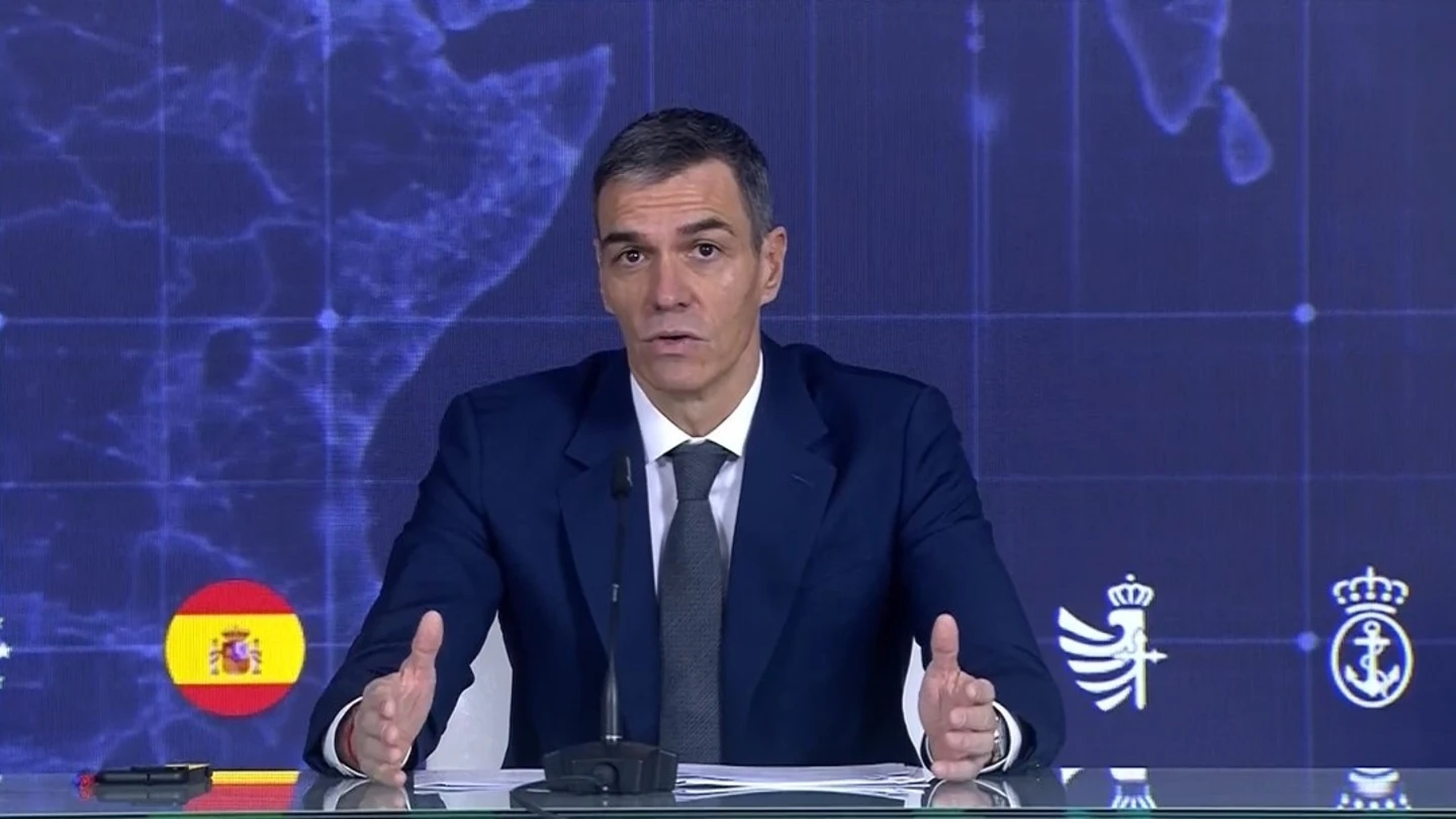 Sánchez felicita la Navidad a los militares desplegados en el exterior: "Sois la mejor versión de España" Sánchez felicita la Navidad a los militares desplegados en el exterior: "Sois la mejor versión de España"